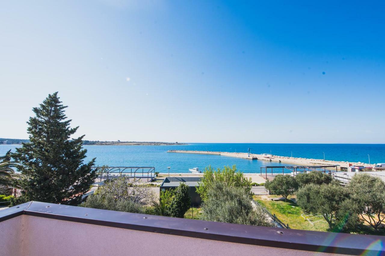 Apartments By The Sea Semy 노바야 외부 사진